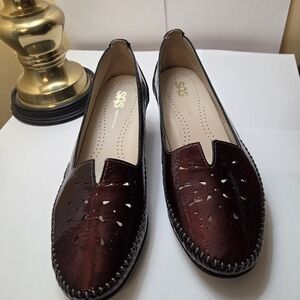 SAS Elegant Burgundy Leather Women's Loafers Sz 9 Preloved
